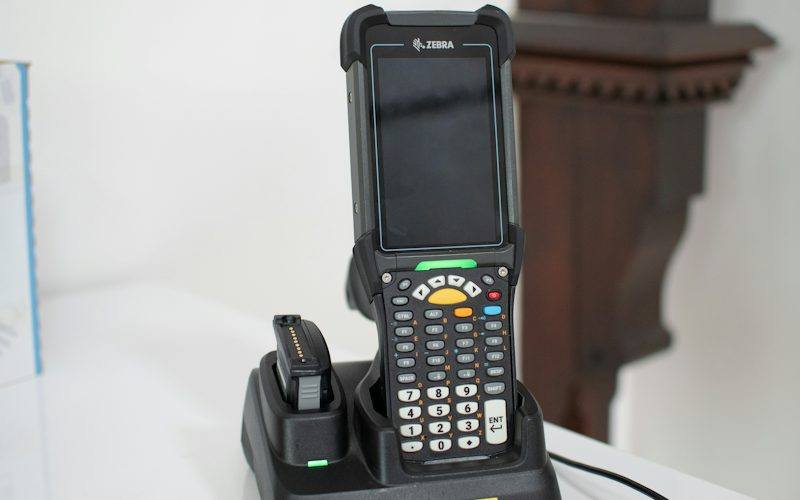 Handheld barcode scanner for label scanning in warehouse operations