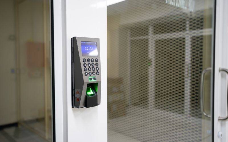 Fingerprint access-control reader for identity authentication