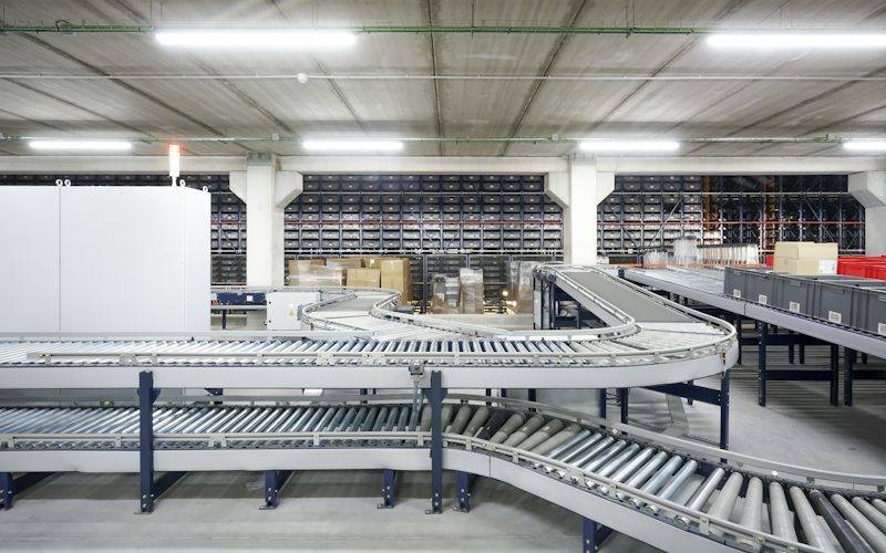 Warehouse conveyors and automated storage for warehouse control